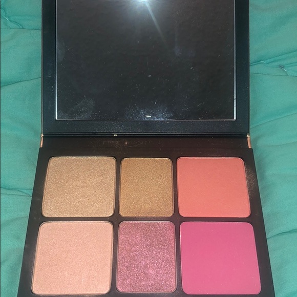 Barely used Cali Kissed smashbox highlight palette - Picture 3 of 8